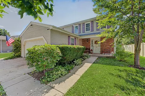 Exterior - 520 Dover Dr, Roselle, IL 60172 photo 2 of 5