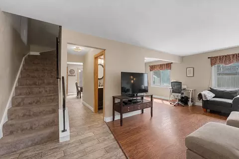 Entry Way - 520 Dover Dr, Roselle, IL 60172 photo 1 of 4
