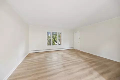 Living - 1535 Monroe Ave #2, River Forest, IL 60305 photo 2 of 4