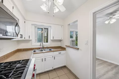 Kitchen - 1535 Monroe Ave #2, River Forest, IL 60305 photo 2 of 4