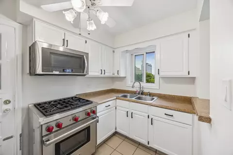 Kitchen - 1535 Monroe Ave #2, River Forest, IL 60305 photo 1 of 4