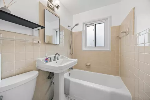 Bath - 1535 Monroe Ave #2, River Forest, IL 60305 photo 1 of 1