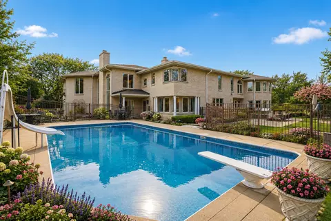 1877 Banbury Rd, Inverness, IL 60067