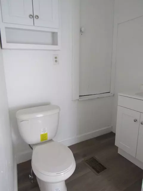 Bath - 149 6th St, Silvis, IL 61282 photo 1 of 2