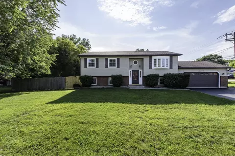 38484 N North Shore Ave, Beach Park, IL 60087
