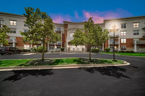 701 W Rand Rd #432, Arlington Heights, IL 60004