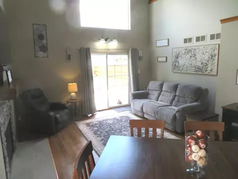 Living - 2024 Mountain Rd, Morris, IL 60450 photo 1 of 4