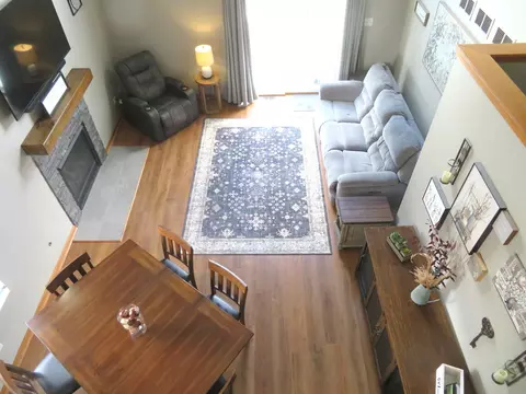 Living - 2024 Mountain Rd, Morris, IL 60450 photo 2 of 4