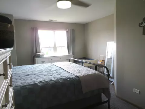 Bedroom - 2024 Mountain Rd, Morris, IL 60450 photo 4 of 5