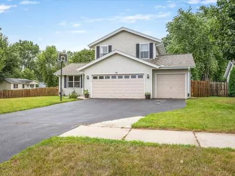 93 N Park Rd, Machesney Park, IL 61115