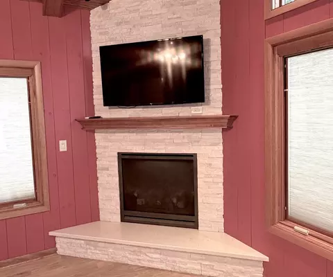 Living - 205 Oak St, Spring Valley, IL 61362 photo 3 of 3