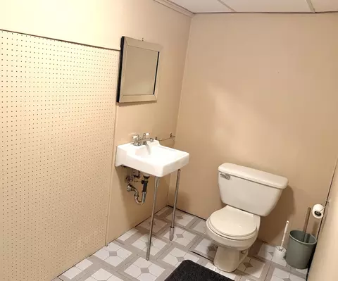 Bath - 205 Oak St, Spring Valley, IL 61362 photo 3 of 4
