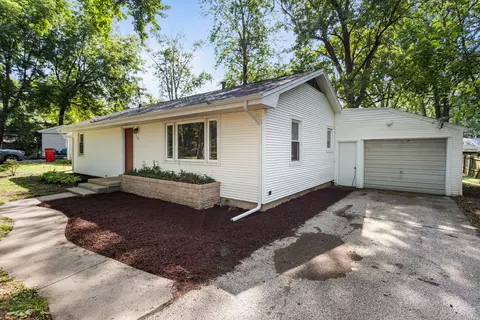 713 Southwest Dr, Champaign, IL 61820