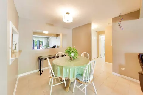 Dining - 9518 Dee Rd #1E, Des Plaines, IL 60016 photo 1 of 2