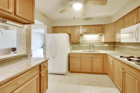 Kitchen - 9518 Dee Rd #1E, Des Plaines, IL 60016 photo 2 of 2