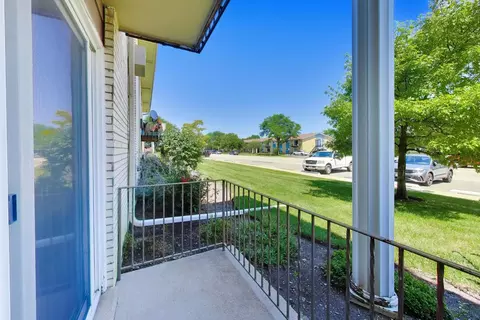 Exterior - 9518 Dee Rd #1E, Des Plaines, IL 60016 photo 2 of 2