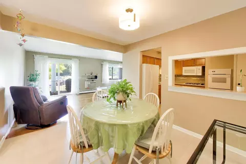 Dining - 9518 Dee Rd #1E, Des Plaines, IL 60016 photo 2 of 2