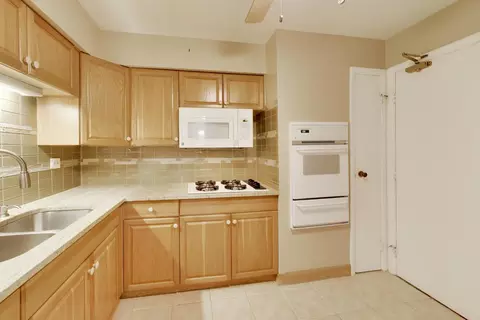 Kitchen - 9518 Dee Rd #1E, Des Plaines, IL 60016 photo 1 of 2