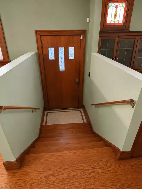 Entry Way - 1401 E 72nd Pl, Chicago, IL 60619 photo 3 of 5