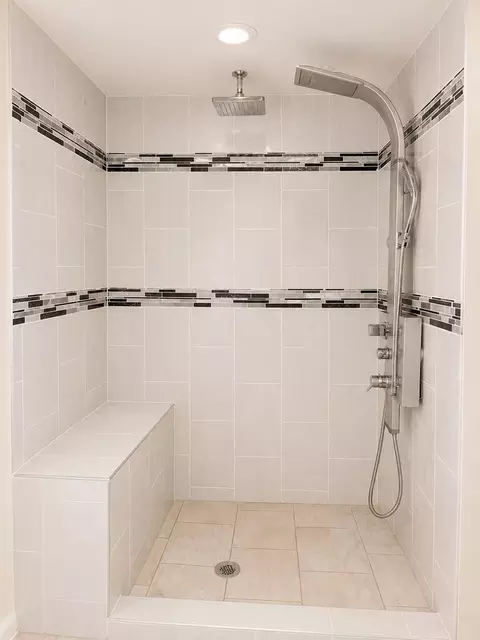 Bath - 1401 E 72nd Pl, Chicago, IL 60619 photo 3 of 3