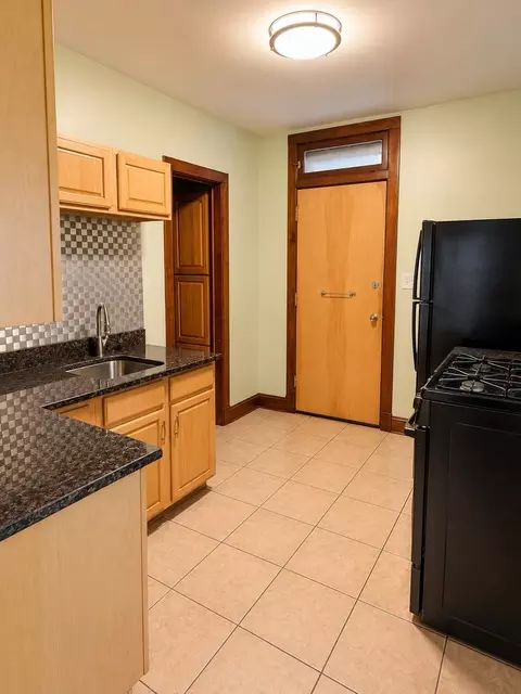 Kitchen - 1401 E 72nd Pl, Chicago, IL 60619 photo 1 of 4