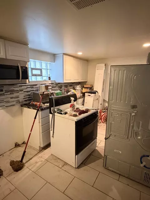 Kitchen - 1401 E 72nd Pl, Chicago, IL 60619 photo 3 of 4