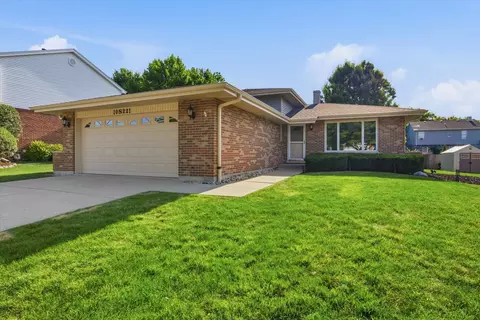 10 S221 Suffield Dr, Downers Grove, IL 60516