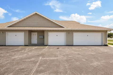 Exterior - 400 E Franklin St E #201, Eldridge, IA 52748 photo 4 of 4