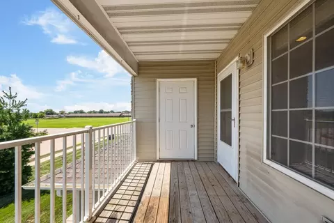 Exterior - 400 E Franklin St E #201, Eldridge, IA 52748 photo 3 of 4