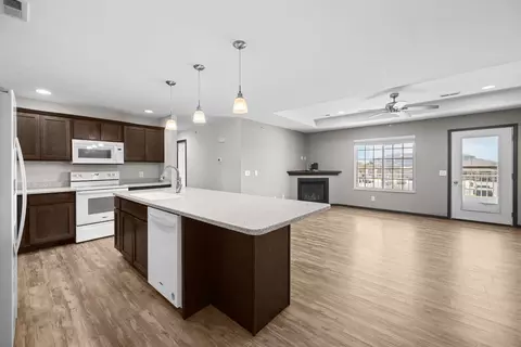 Kitchen - 400 E Franklin St E #201, Eldridge, IA 52748 photo 3 of 6