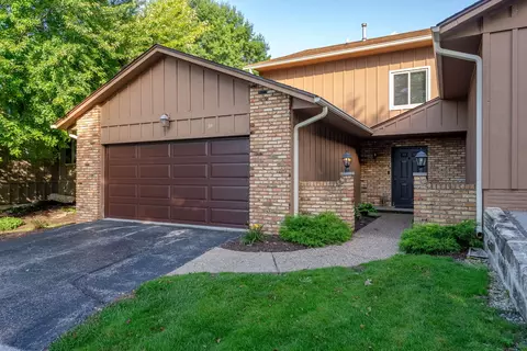 6401 Utica Ridge Rd #19, Davenport, IA 52807
