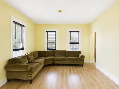 Living - 952 Larkin Ave, Elgin, IL 60123 photo 1 of 3