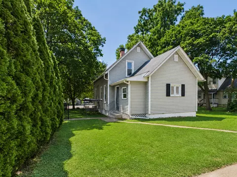 Exterior - 952 Larkin Ave, Elgin, IL 60123 photo 2 of 4