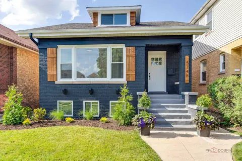 5748 W Eastwood Ave, Chicago, IL 60630