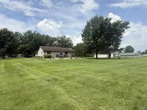 Exterior - 10468 Chayla Rd, Marion, IL 62959 photo 9 of 15