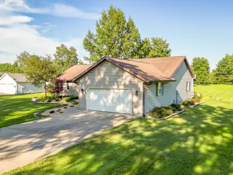 Exterior - 10468 Chayla Rd, Marion, IL 62959 photo 11 of 15