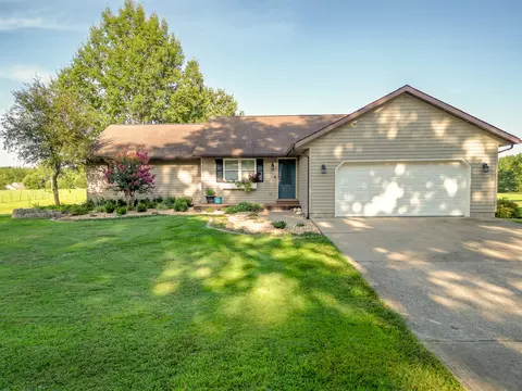 Exterior - 10468 Chayla Rd, Marion, IL 62959 photo 2 of 15