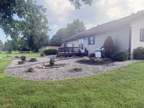 Exterior - 10468 Chayla Rd, Marion, IL 62959 photo 5 of 11