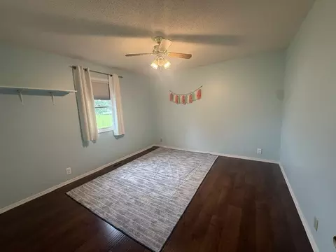 Bedroom - 10468 Chayla Rd, Marion, IL 62959 photo 4 of 5