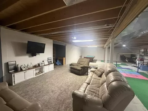Living - 10468 Chayla Rd, Marion, IL 62959 photo 2 of 2