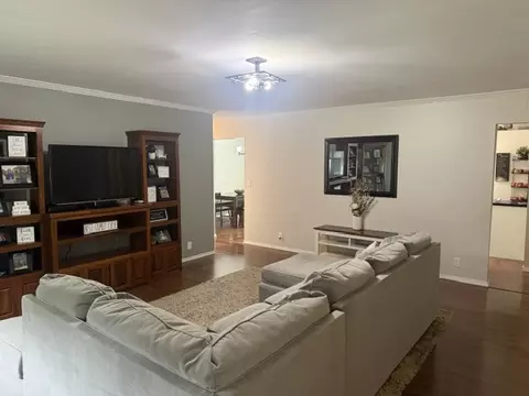 Living - 10468 Chayla Rd, Marion, IL 62959 photo 2 of 4