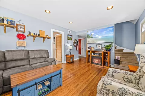 Living - 817 S Spring Rd, Elmhurst, IL 60126 photo 2 of 2