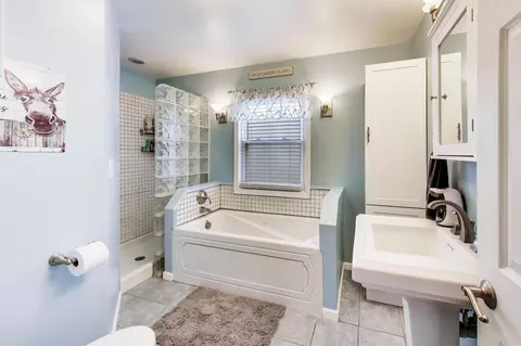 Bath - 817 S Spring Rd, Elmhurst, IL 60126 photo 1 of 1