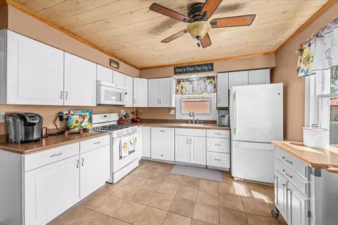 Kitchen - 817 S Spring Rd, Elmhurst, IL 60126 photo 1 of 3