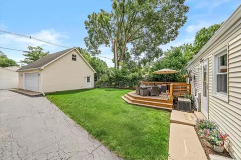 Exterior - 817 S Spring Rd, Elmhurst, IL 60126 photo 12 of 14