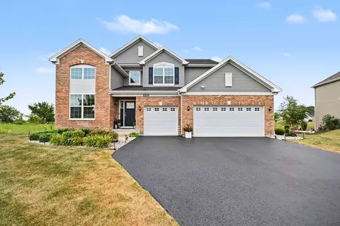 2221 Country Hills Dr, Yorkville, IL 60560