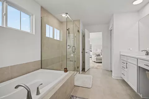 Bath - 16116 S Clearwater Dr, Plainfield, IL 60586 photo 2 of 4