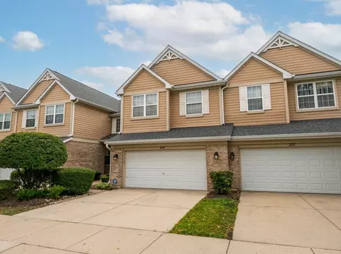 205 Westminster Dr, Bloomingdale, IL 60108