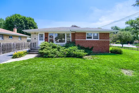 603 N Wilshire Ln, Arlington Heights, IL 60004