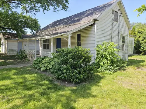 Exterior - 501 S Chicago, Dewitt, IL 61735 photo 3 of 6